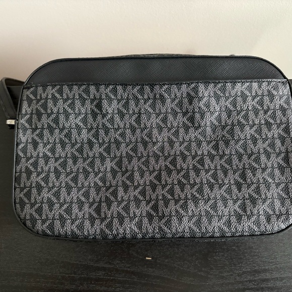 Michael Kors Jet Set Crossbody - Picture 7 of 7